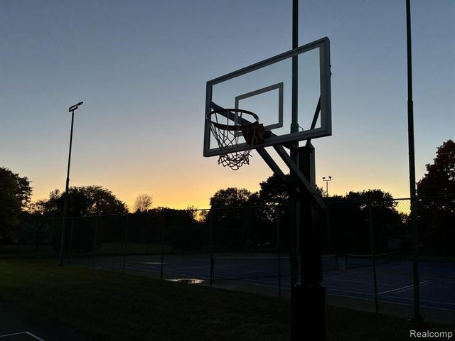 42085 Banbury Road, Northville, MI 48168