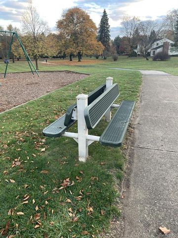 42085 Banbury Road, Northville, MI 48168