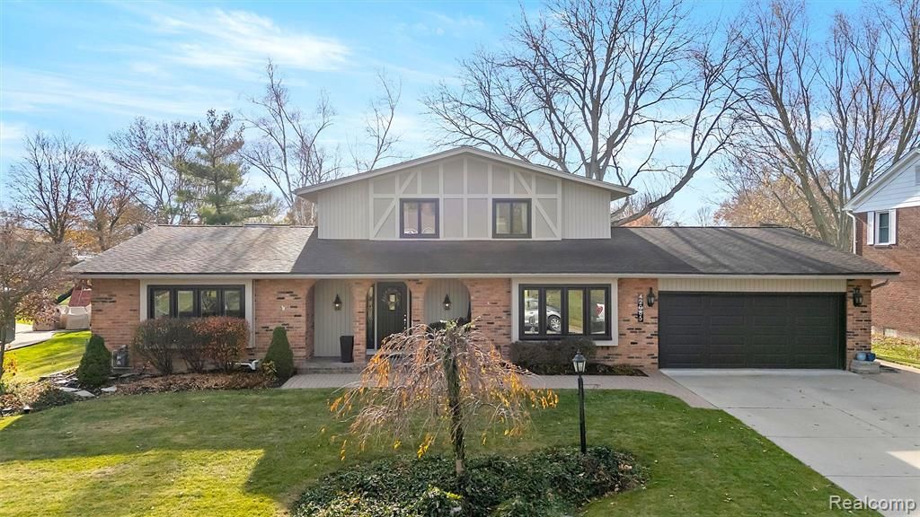 42085 Banbury Road, Northville, MI 48168