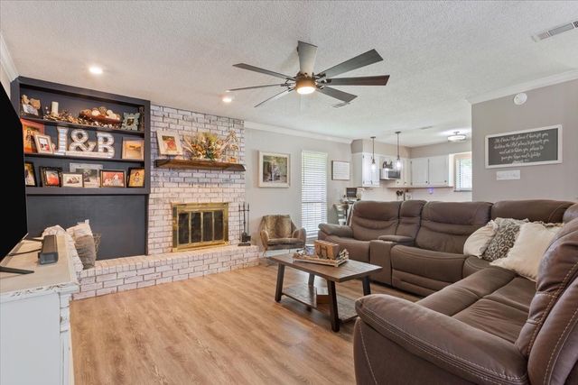 118 Rocky Creek Avenue, Groesbeck, TX 76642