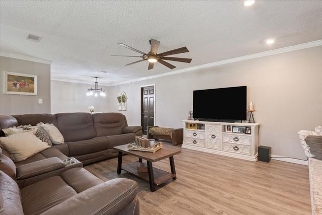 118 Rocky Creek Avenue, Groesbeck, TX 76642