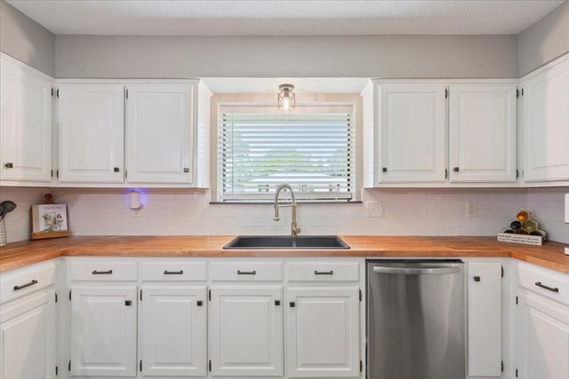 118 Rocky Creek Avenue, Groesbeck, TX 76642