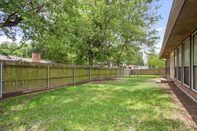 118 Rocky Creek Avenue, Groesbeck, TX 76642