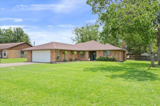 118 Rocky Creek Avenue, Groesbeck, TX 76642