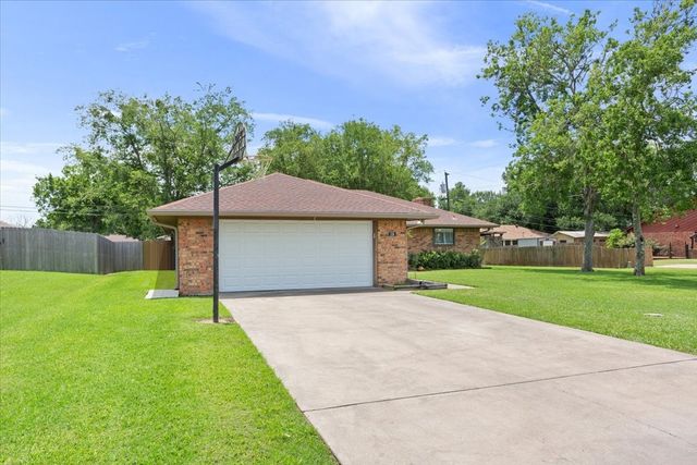 118 Rocky Creek Avenue, Groesbeck, TX 76642