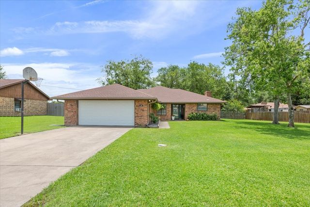 118 Rocky Creek Avenue, Groesbeck, TX 76642