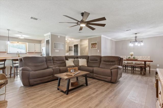 118 Rocky Creek Avenue, Groesbeck, TX 76642