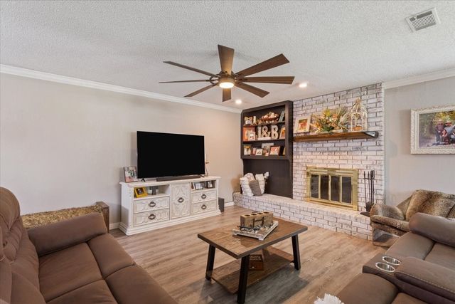 118 Rocky Creek Avenue, Groesbeck, TX 76642