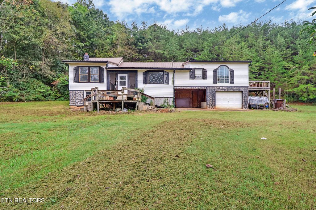 960 Chestnut Grove Rd, Dandridge, TN 37725
