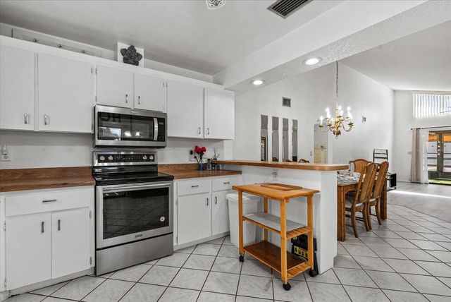 5400 34TH STREET W A12, Bradenton, FL 34210