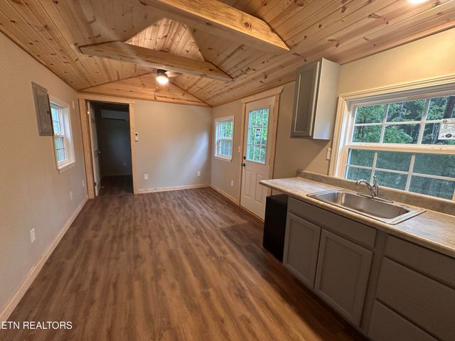 1019 Sunshine Estates Rd, Jamestown, TN 38556