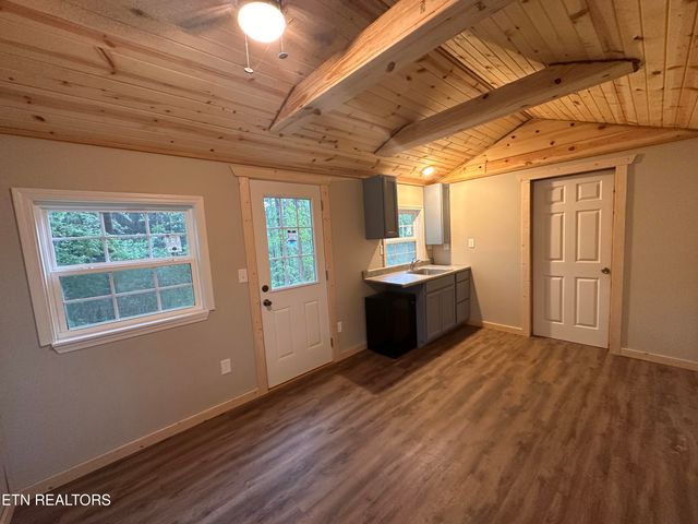 1019 Sunshine Estates Rd, Jamestown, TN 38556