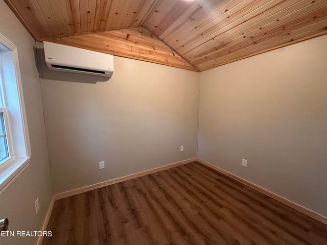 1019 Sunshine Estates Rd, Jamestown, TN 38556