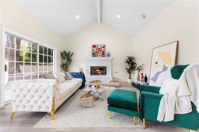 136 N Garfield Place, Monrovia, CA 91016