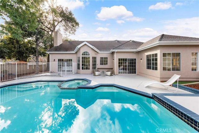 136 N Garfield Place, Monrovia, CA 91016