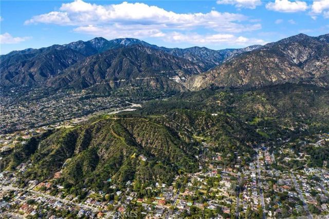 136 N Garfield Place, Monrovia, CA 91016