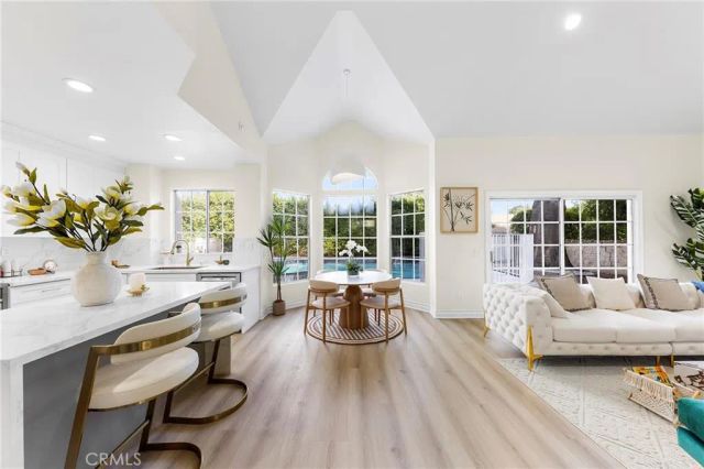 136 N Garfield Place, Monrovia, CA 91016