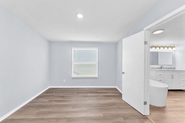163 Irmas Dr DR, Lockhart, TX 78644
