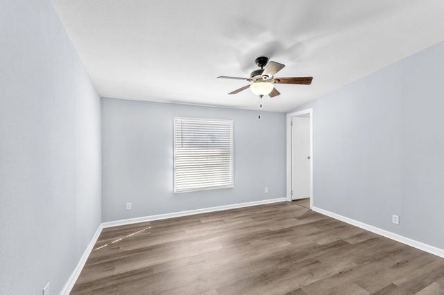 163 Irmas Dr DR, Lockhart, TX 78644