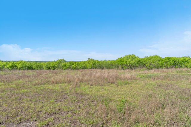 163 Irmas Dr DR, Lockhart, TX 78644