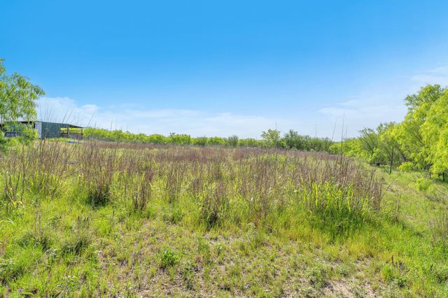 163 Irmas Dr DR, Lockhart, TX 78644