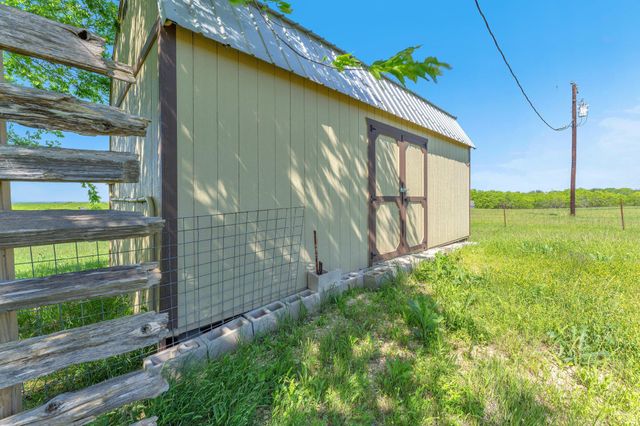 163 Irmas Dr DR, Lockhart, TX 78644
