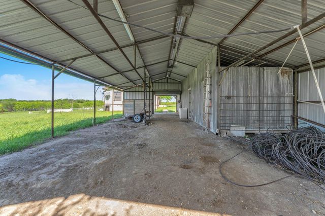 163 Irmas Dr DR, Lockhart, TX 78644