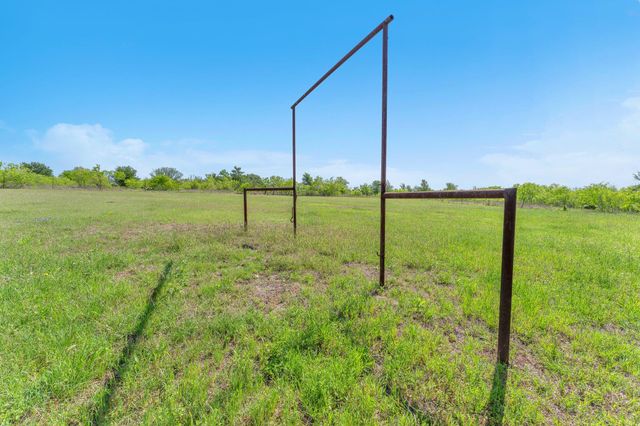 163 Irmas Dr DR, Lockhart, TX 78644