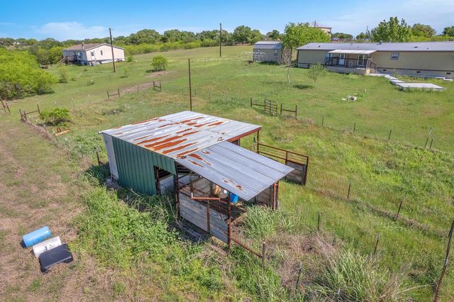 163 Irmas Dr DR, Lockhart, TX 78644