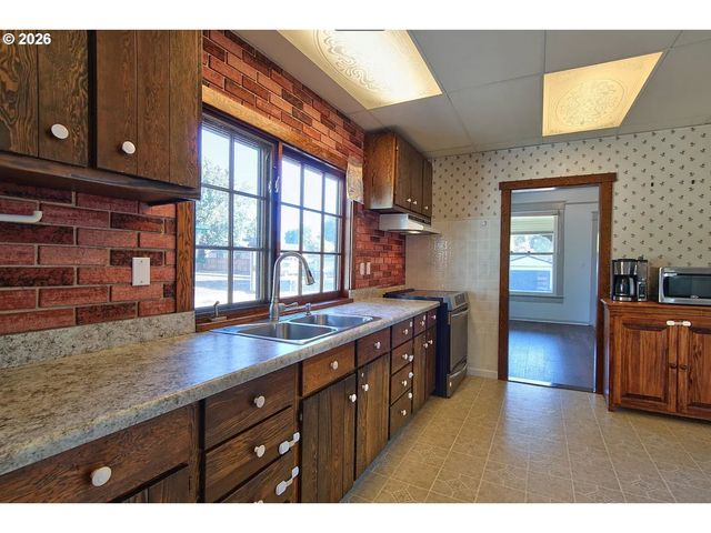 489 S 18TH Ave, Cornelius, OR 97113