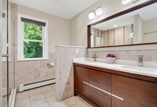 21 Hancock St, Bedford, MA 01730