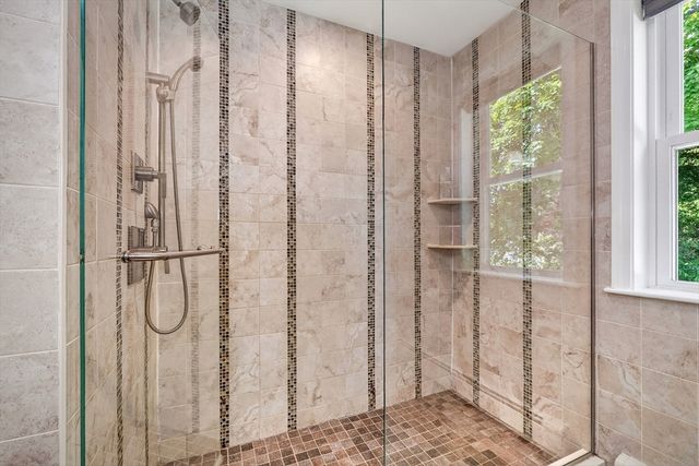 21 Hancock St, Bedford, MA 01730