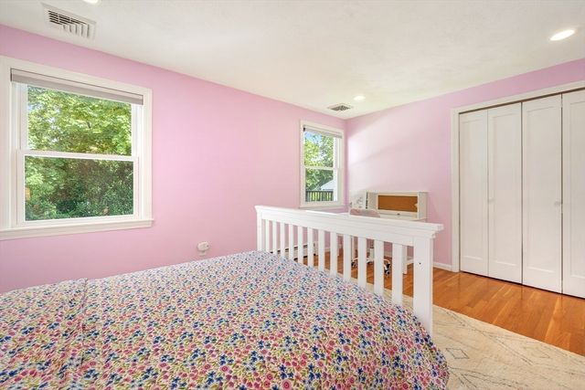 21 Hancock St, Bedford, MA 01730