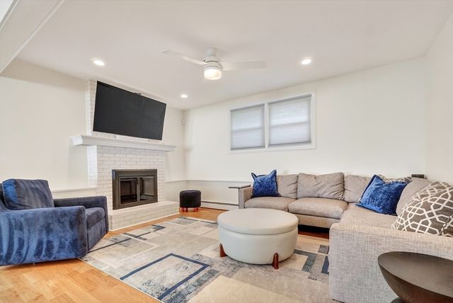 21 Hancock St, Bedford, MA 01730