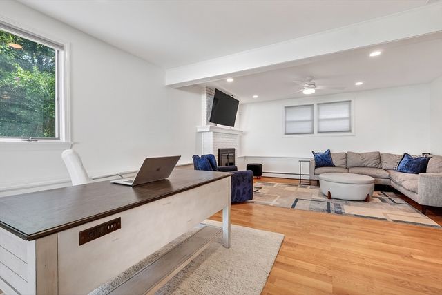 21 Hancock St, Bedford, MA 01730