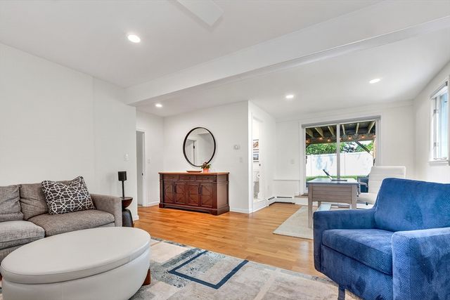 21 Hancock St, Bedford, MA 01730