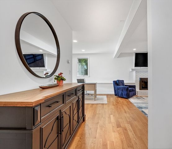 21 Hancock St, Bedford, MA 01730