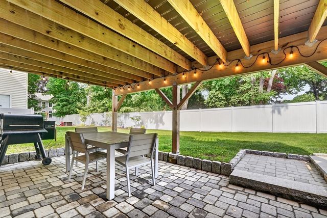 21 Hancock St, Bedford, MA 01730