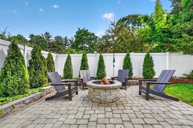 21 Hancock St, Bedford, MA 01730