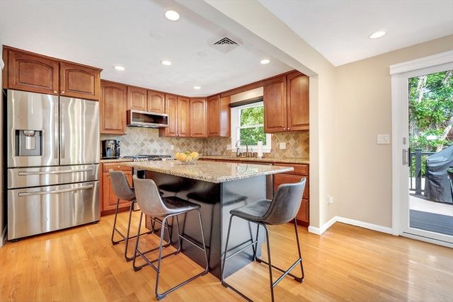 21 Hancock St, Bedford, MA 01730