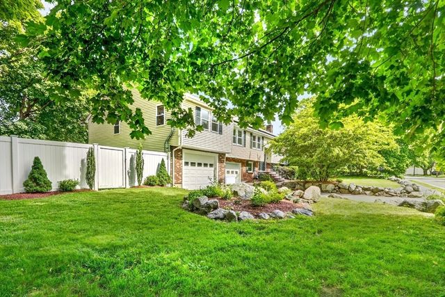 21 Hancock St, Bedford, MA 01730