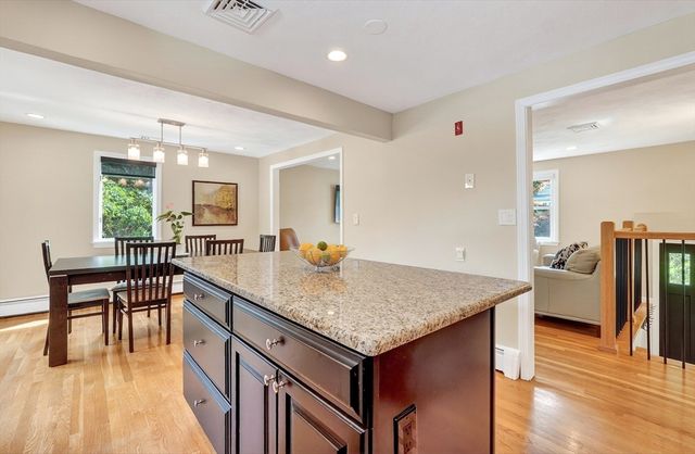 21 Hancock St, Bedford, MA 01730