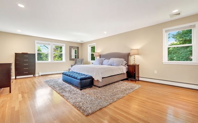 21 Hancock St, Bedford, MA 01730