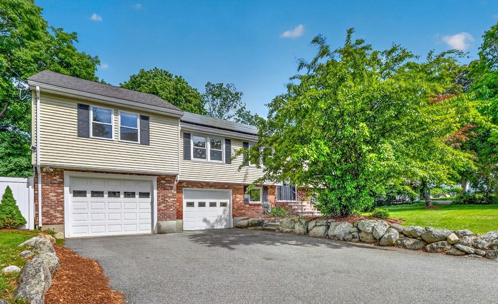 21 Hancock St, Bedford, MA 01730