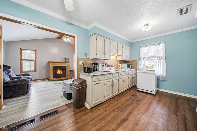 352 E 328th Street, Willowick, OH 44095