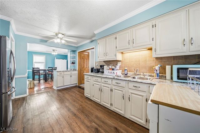 352 E 328th Street, Willowick, OH 44095