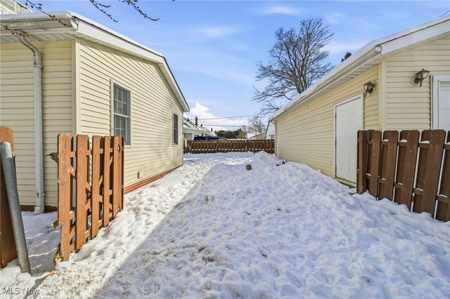 352 E 328th Street, Willowick, OH 44095