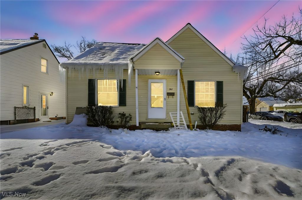 352 E 328th Street, Willowick, OH 44095