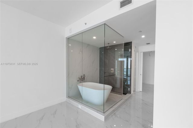 700 NE 24 2807, Miami, FL 33137