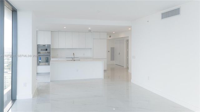 700 NE 24 2807, Miami, FL 33137